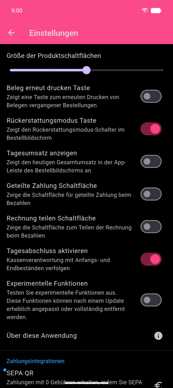 Einstellungsbildschirm mit dem Schalter „Tagesabschluss aktivieren" eingeschaltet (pink), beschriftet mit „Kassenverantwortlichkeit mit Öffnungs- und Schließzählungen verfolgen", neben mehreren anderen Funktionsschaltern
