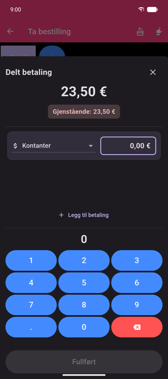 Delt betaling-modal: €23,50 total, Gjenstående: €23,50 chip, én Kontanter-rad med €0,00 beløpsfelt, + Legg til betaling-lenke, desimal-talltastatur, grå Fullfør-knapp