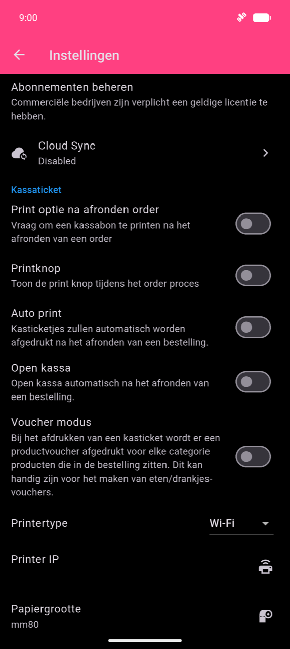 Instellingenscherm: Cloud Sync (Uitgeschakeld), dan de sectie Kassabon met schakelaars voor Print optie na afronden order, Printknop, Auto print, Open kassa en Voucher modus (alle uit), gevolgd door Printertype (Wi-Fi), Printer IP, Papiergrootte (mm80) en Bewerk kasticket