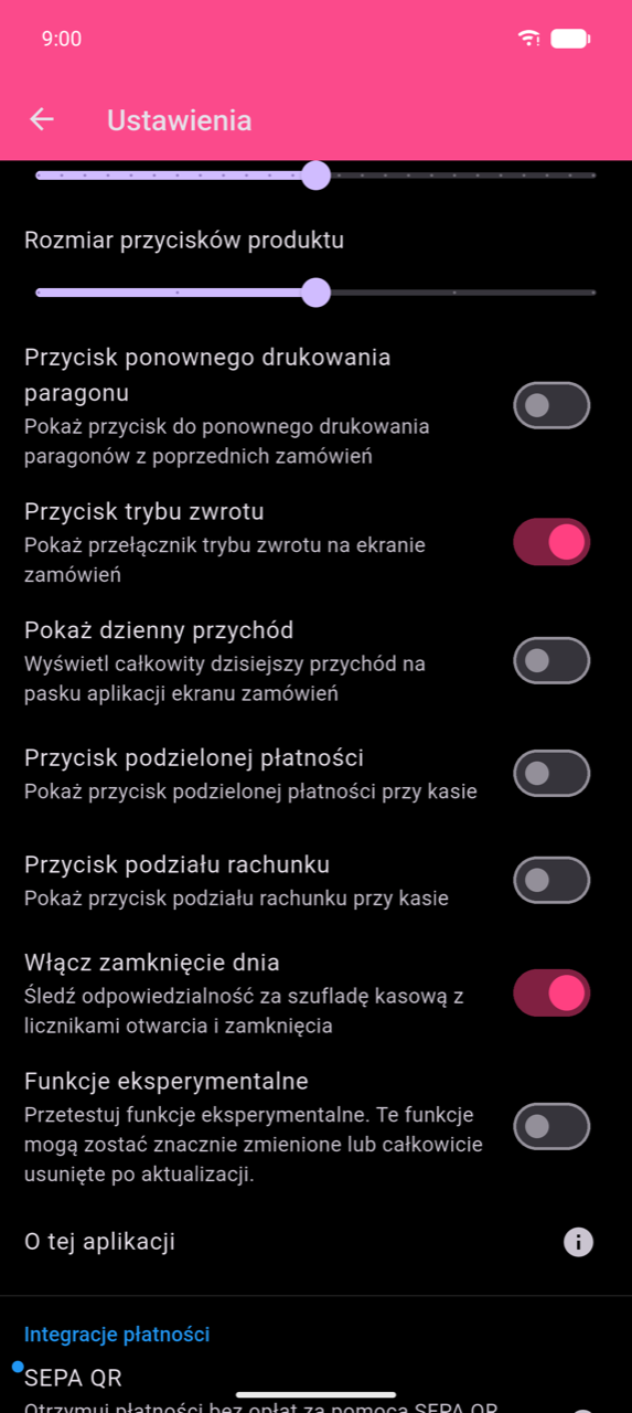 Ekran ustawień z włączonym przełącznikiem Włącz zamknięcie dnia (różowy), z etykietą „Śledź rozliczalność szuflady kasowej za pomocą liczników otwarcia i zamknięcia", wśród kilku innych przełączników funkcji