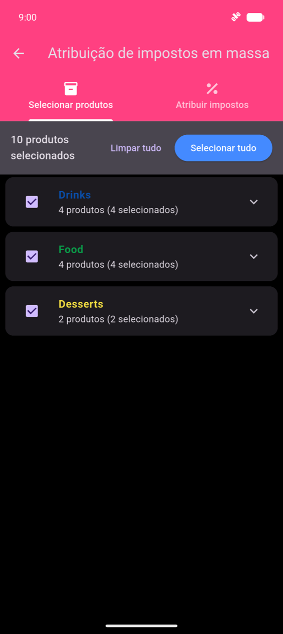 Atribuição de impostos em massa, separador Selecionar produtos: faixa a mostrar 10 produtos selecionados com um botão Selecionar tudo; três linhas de categoria recolhidas — Bebidas (4 de 4 selecionados), Comida (4 de 4), Sobremesas (2 de 2) — todas marcadas